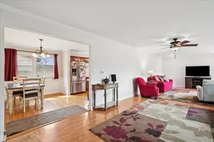 644 Pierce Ct, Grayslake, IL 60030 - Photo 3