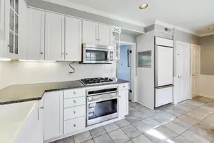 2100 Elmwood Ave, Wilmette, IL 60091 - Photo 9