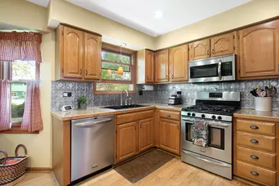 110 Courtney Lane, Cary, IL 60013 - Photo 5