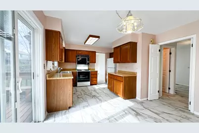 28 Montgomery Lane, Vernon Hills, IL 60061 - Photo 5