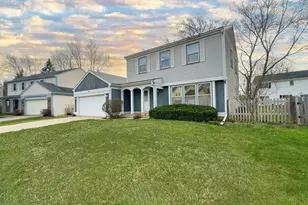 28 Montgomery Ln, Vernon Hills, IL 60061 - Photo 1