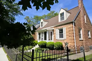 10055 S Oglesby Ave, Chicago, IL 60617 - Photo 3