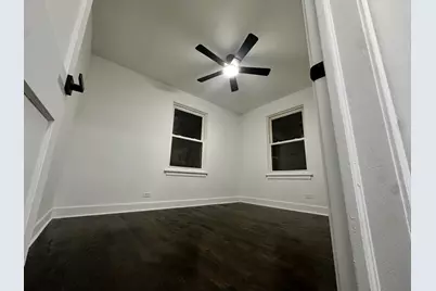 10055 S Oglesby Avenue, Chicago, IL 60617 - Photo 15
