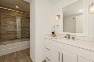 25 E Superior St, Chicago, IL 60611 - Photo 13