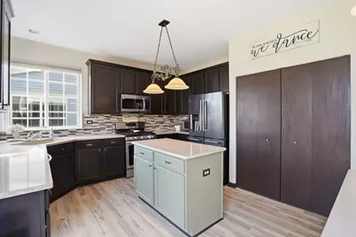 392 E 17th Place, Lombard, IL 60148 - Photo 9
