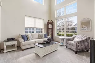 392 E 17th Pl, Lombard, IL 60148 - Photo 5