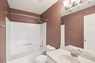 402 Woodview Cir, Elgin, IL 60120 - Photo 23