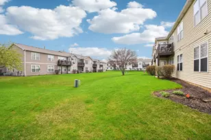 402 Woodview Cir, Elgin, IL 60120 - Photo 27