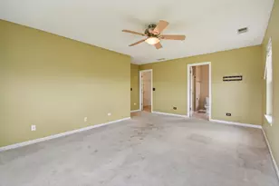 402 Woodview Cir, Elgin, IL 60120 - Photo 17