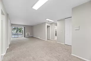 10369 Dearlove Rd, Glenview, IL 60025 - Photo 7