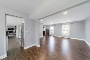 1201 N Scarlet Ct, Addison, IL 60101 - Photo 3