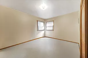 8713 S Washtenaw Ave, Evergreen Park, IL 60805 - Photo 27