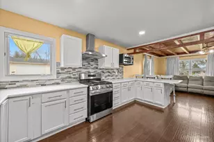 1100 W Highland Ave, Elgin, IL 60123 - Photo 7