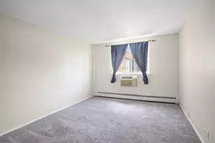 1375 Rebecca Dr, Hoffman Estates, IL 60169 - Photo 9