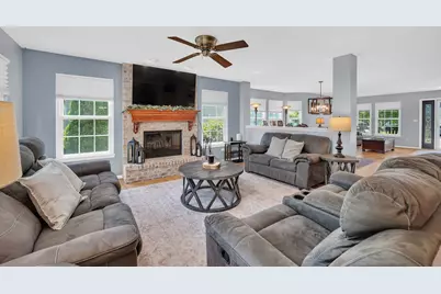 1002 Butterfield Circle E, Shorewood, IL 60404 - Photo 7