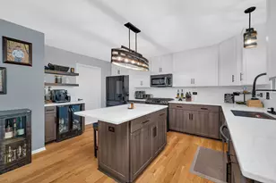 1002 Butterfield Cir E, Shorewood, IL 60404 - Photo 9
