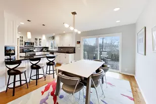 6643 Davis St, Morton Grove, IL 60053 - Photo 7