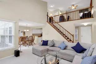 697 Bent Ridge Ln, Elgin, IL 60120 - Photo 5