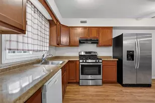 6102 Kit Carson Dr, Hanover Park, IL 60133 - Photo 11