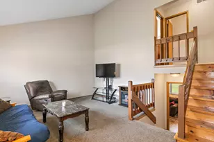 313 N Huntington Dr, McHenry, IL 60050 - Photo 7