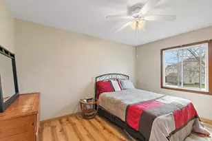 313 N Huntington Dr, McHenry, IL 60050 - Photo 9