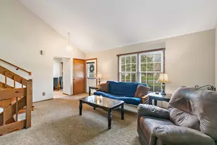 313 N Huntington Dr, McHenry, IL 60050 - Photo 5