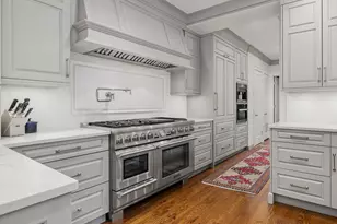 232 E Walton Pl, Chicago, IL 60611 - Photo 11