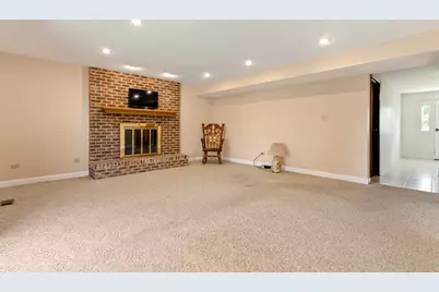 1570 W Goldengate Drive, Addison, IL 60101 - Photo 11