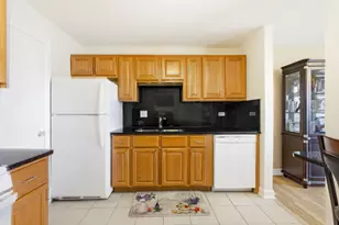 551 Cumberland Trail, Roselle, IL 60172 - Photo 3