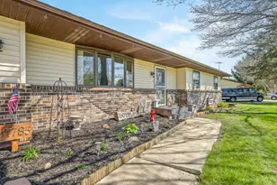 11785 Balsa Ln, Roscoe, IL 61073 - Photo 7