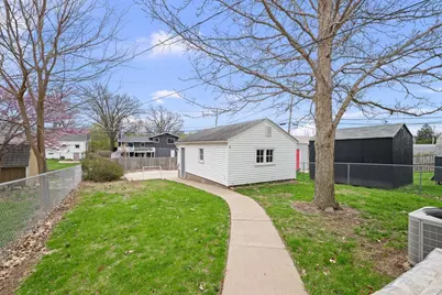 2374 33 Street, Moline, IL 51265 - Photo 5