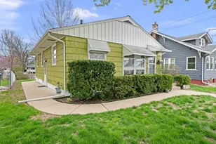 2374 33 St, Moline, IL 51265 - Photo 3
