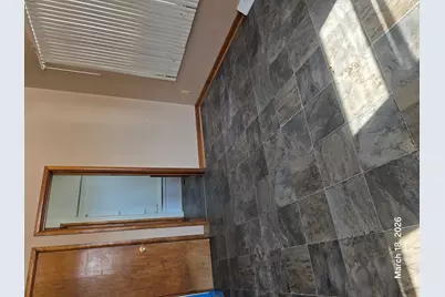 694 Montgomery Avenue, East Dubuque, IL 61025 - Photo 5