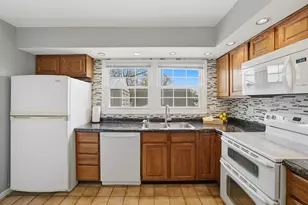 225 Wilmslow Ln, Schaumburg, IL 60194 - Photo 9