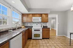 225 Wilmslow Ln, Schaumburg, IL 60194 - Photo 11