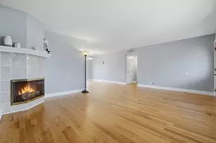 225 Wilmslow Ln, Schaumburg, IL 60194 - Photo 3