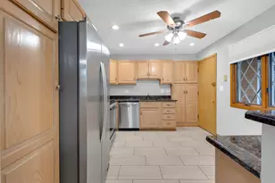 650 Patricia Ln, Des Plaines, IL 60016 - Photo 7