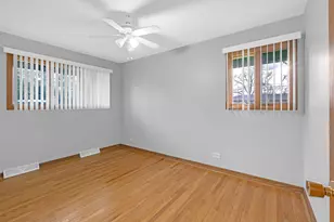 650 Patricia Ln, Des Plaines, IL 60016 - Photo 15