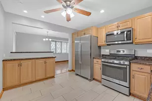 650 Patricia Ln, Des Plaines, IL 60016 - Photo 9