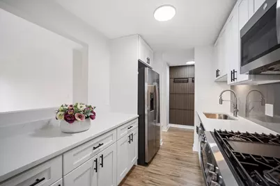 1117 S Old Wilke Road #402, Arlington Heights, IL 60005 - Photo 3