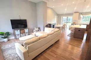 431 Springhill Dr, Roselle, IL 60172 - Photo 3