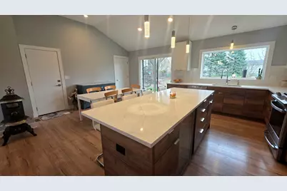 431 Springhill Drive, Roselle, IL 60172 - Photo 11