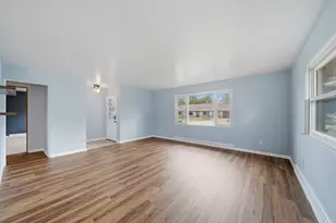 808 W 15th St, Sterling, IL 61081 - Photo 5