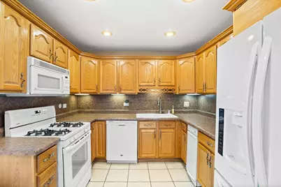 1151 W Bryn Mawr Avenue, Roselle, IL 60172 - Photo 9