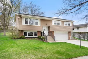 8932 S 85th Ct, Hickory Hills, IL 60457 - Photo 3
