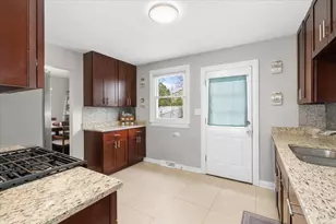 8932 S 85th Ct, Hickory Hills, IL 60457 - Photo 15