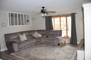 986 Yorkshire Dr, Hanover Park, IL 60133 - Photo 5