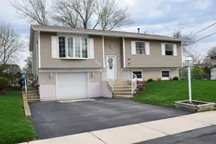 986 Yorkshire Dr, Hanover Park, IL 60133 - Photo 1