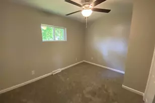 1328 Dean St, Centralia, IL 62801 - Photo 7
