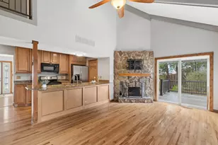 938 Canterbury Dr, Crystal Lake, IL 60014 - Photo 9